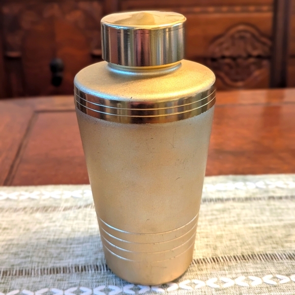 Vintage MIRRO 1960's Gold Cocktail / Martini Shaker - Picture 4 of 14